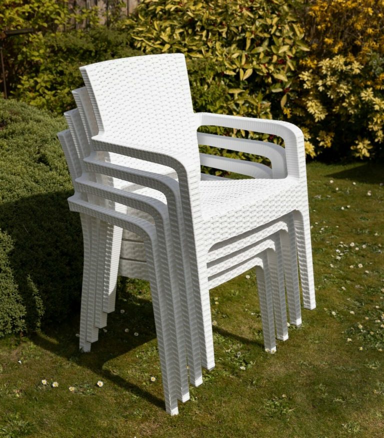 White Rattan Garden Furniture Set 4 of Chairs and Table